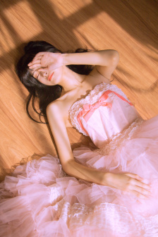 男朋友哭在女朋友怀里